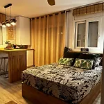Sunrisemare Vacational Apartment Roses